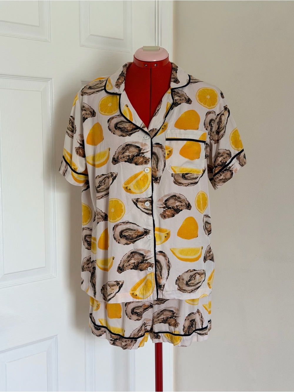 Katie Kime World Is Your Oyster Cotton Shorts Pajama Set Lemon Oyster Print M/S - Picture 12 of 13
